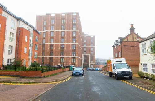 St Albans Apartment | Absolute Stays on Grosvenor- Free Wifi Families Contractors Longshort Stays