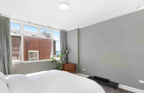 Elizabeth Bay Apartment | Absolute waterfront Sydney