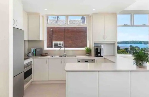 Elizabeth Bay Apartment | Absolute waterfront Sydney