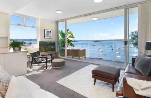 Elizabeth Bay Apartment | Absolute waterfront Sydney