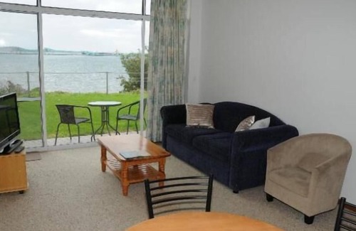 Port Lincoln Apartment | ABSOLUTE WATERFRONT IN BEAUTIFUL PT LINCOLN