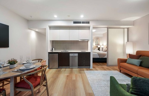 East Trinity Apartment | Absolute Waterfront - Enjoy Exceptional Lifestyle