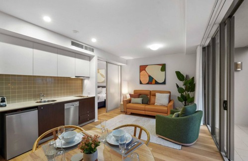 East Trinity Apartment | Absolute Waterfront - Enjoy Exceptional Lifestyle