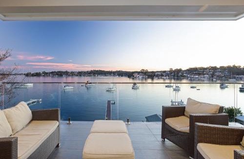 Fishing Point House | Absolute Waterfront Lakehouse Fishing Point Waterfront Pool Jetty