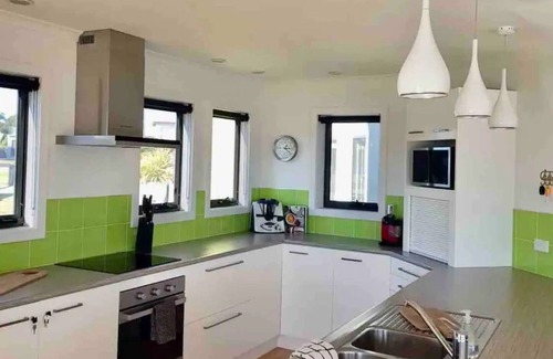 Stieglitz House | Absolute waterfront - Family & pet friendly house