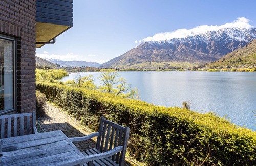 Queenstown Apartment | Absolute Waterfront Apartment - Lakeside access with trails straight to town