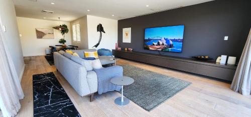 Elizabeth Bay Apartment | Absolute Waterfront with Oversized Private Terrace