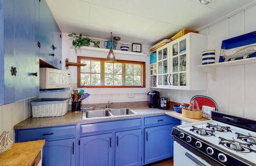 Moultonborough House | Absolutely Adorable Lake Winnipesaukee Cottage for 5