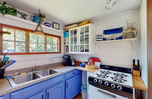 Moultonborough House | Absolutely Adorable Lake Winnipesaukee Cottage for 5