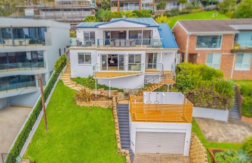 Avoca Beach House | Absolutely Avoca - beautiful views for the family
