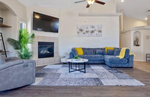 Visalia House | Abundant 3B/2b House Pet Friendly