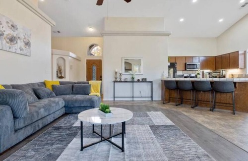 Visalia House | Abundant 3B/2b House Pet Friendly