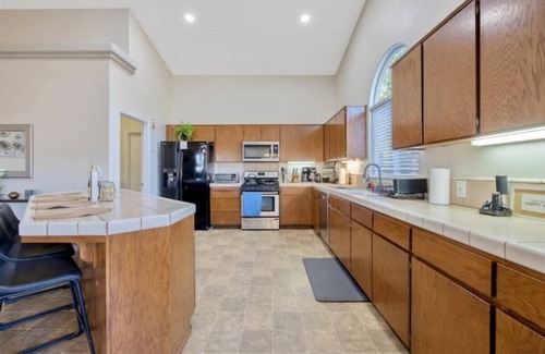 Visalia House | Abundant 3B/2b House Pet Friendly