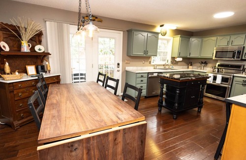 Black Mountain House | Abundant Peace | Montreat Home with Fire Pit, Gas Grill & Mountain Views!