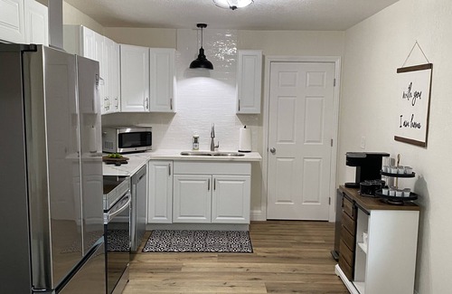 Clovis Cottage | AC Farmhouse in Old Town