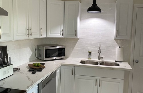 Clovis Cottage | AC Farmhouse in Old Town