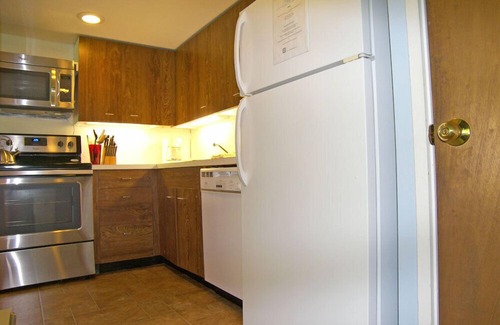 Lincoln House | AC/FP, deck, woods view, swim club, near Loon, ski shuttle. V063E by LRS