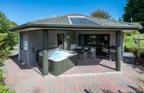Acacia Bay House | Acacia Heights - Garden Cottage - Taupo