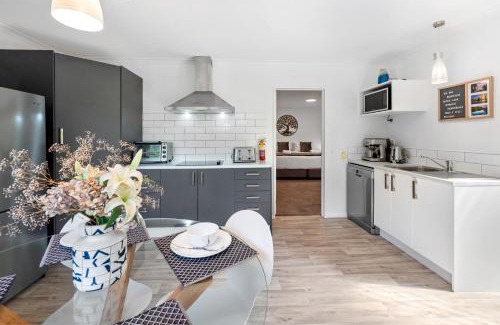 Acacia Bay House | Acacia Heights - Garden Cottage - Taupo