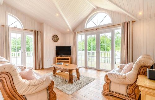 Hundall House | Acacia Lodge