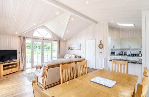 Hundall House | Acacia Lodge