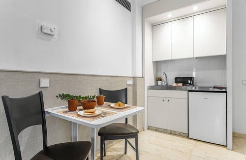 Esquerra de l'Eixample Apartment | Acacia Suite