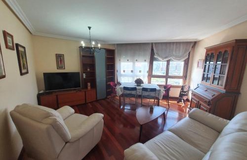 Distrito Oeste Apartment | Acacias - Piso amplio en Playa de Poniente para 6 personas con garaje - VUT-2654-AS