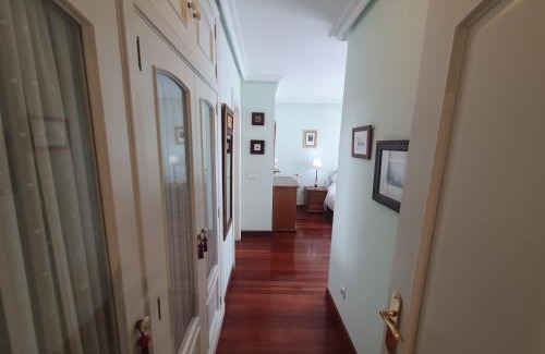 Distrito Oeste Apartment | Acacias - Piso amplio en Playa de Poniente para 6 personas con garaje - VUT-2654-AS