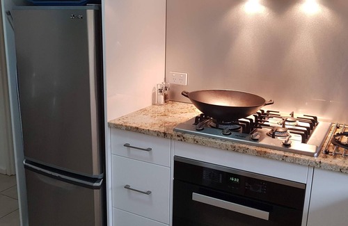 Glenelg North Apartment | ACAILL ACCOMMODATION - Esplanade Living! SELF CHECK-IN, SELF CHECK-OUT