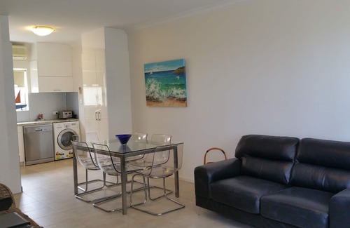 Glenelg North Apartment | Acaill Accommodation