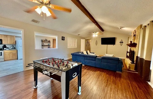 North San Antonio - SAT Cottage | Accessible 3BR Northern Hills Insurance Housing Fast Wi-Fi W/D Long Stay