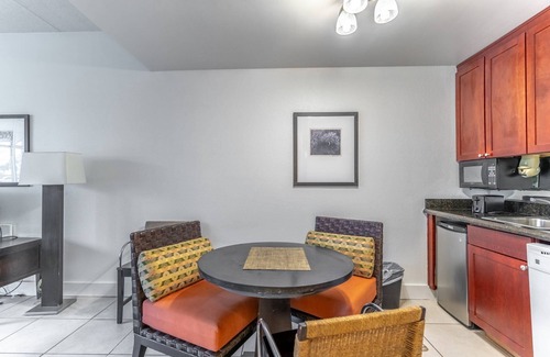Ruskin Hotel | Accessible Ground Floor Little Harbor Room | Sleeps 4
