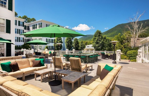 Manchester Apartment | Accessible Retreat | King Room + Mountain View
