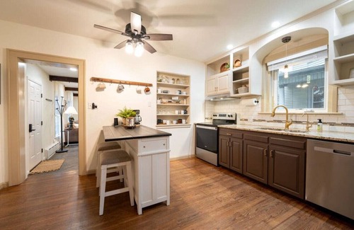 Myerstown House | Accessible with Pool and Hot Tub, Family Stay