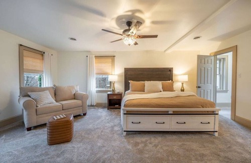 Myerstown House | Accessible with Pool and Hot Tub, Family Stay