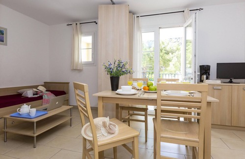 Solaro Apartment | Accommodation in Solenzara, air conditioning, balcony, pool, near the beach, T6