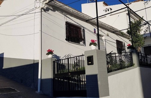 Pinos Genil Cottage | ACCOMMODATION MARIA (20 KM FROM SIERRA NEVADA AND 7 KM TO GRANADA)