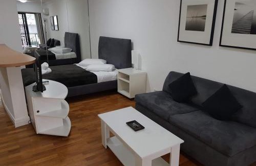 Potts Point Apartment | Accommodation Sydney Potts Point Pet Friendly studio apartment with balcony