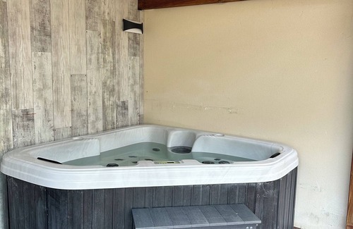 Arsac House | Accommodation with spa and private terrace