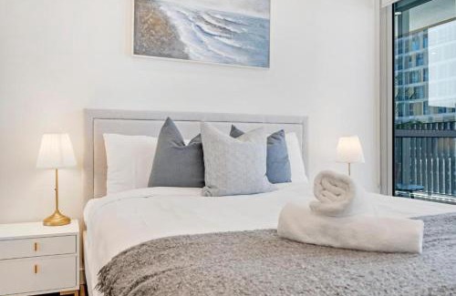 Lidcombe Apartment | Accor Stadium Luxury - 3 Bed 2 Baths, sleeps 6, Pool, Parking if available- NO PARTIES
