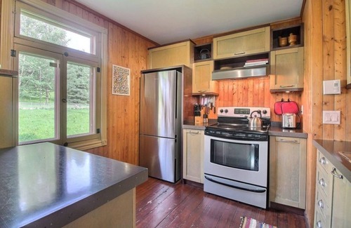 Saint Ferreol les Neiges Ski Chalet | Accueillant chalet entre village et montagnes (Mont-Sainte-Anne)