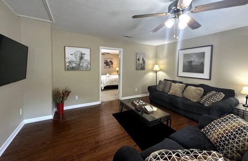West Meade Apartment | Ace Condo w/ Hot Tub | Only 15 mins to Broadway!