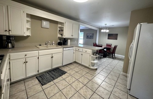 West Meade Apartment | Ace Condo w/ Hot Tub | Only 15 mins to Broadway!