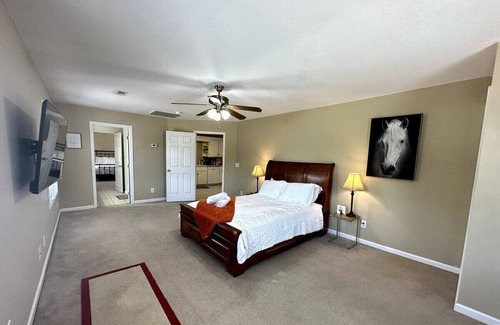 West Meade Apartment | Ace Condo w/ Hot Tub | Only 15 mins to Broadway!