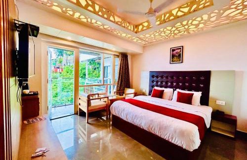 The Mall Road Hotel | Ace Dwapar Resort Near Mall Road in Mussoorie