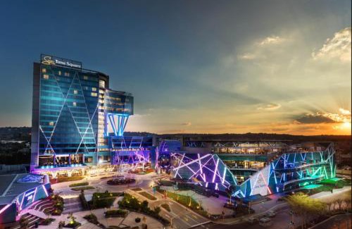 Menlyn Apartment | Ace Location walk to Sun Arena & Menlyn CBD WiFi Self Catering