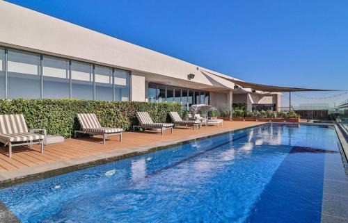 Menlyn Apartment | Ace Location walk to Sun Arena & Menlyn CBD WiFi Self Catering