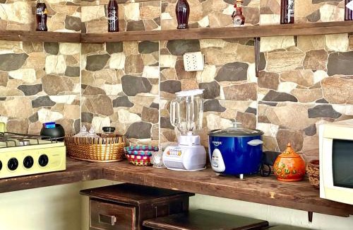 Cuenca House | Acogedora cabaña de 2hab, 2bañ y BBQ, garajes, WiFi