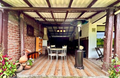 Cuenca House | Acogedora cabaña de 2hab, 2bañ y BBQ, garajes, WiFi