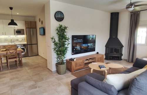 Alora Ski Chalet | Acogedora Casa con Piscina Coctel y Barbacoa Cerca de Caminito del Rey